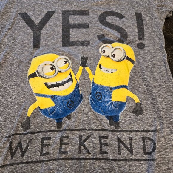 Despicable Me Minions WEEKEND Tshirt SIZE: LARGE - Picture 2 of 4
